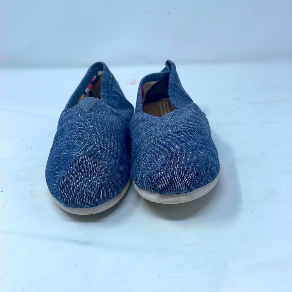 Toms Dark Chambray Blue Slip-On Shoes Size 7.5 Like New Condition